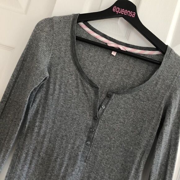 Victoria’s Secret Metallic Grey Top - Picture 4 of 9